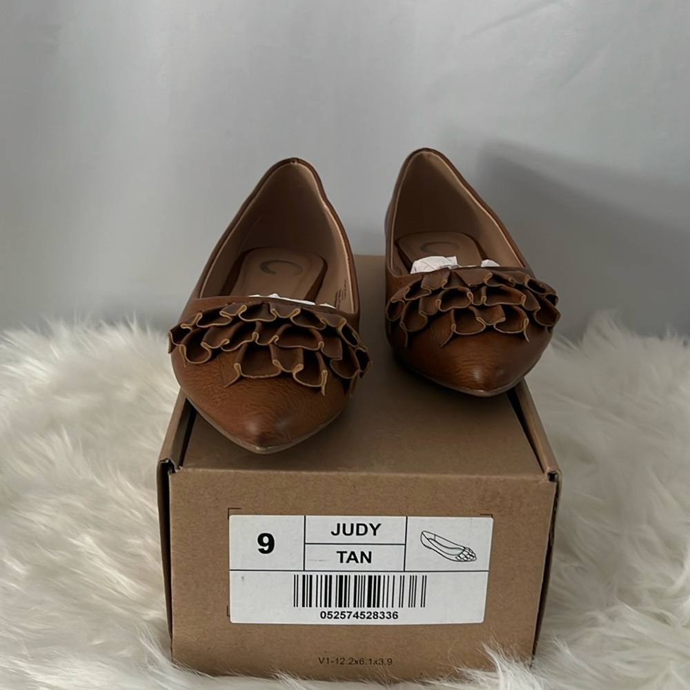 Journee Collection Women's Judy Ruffled Ballet Flats, size 9